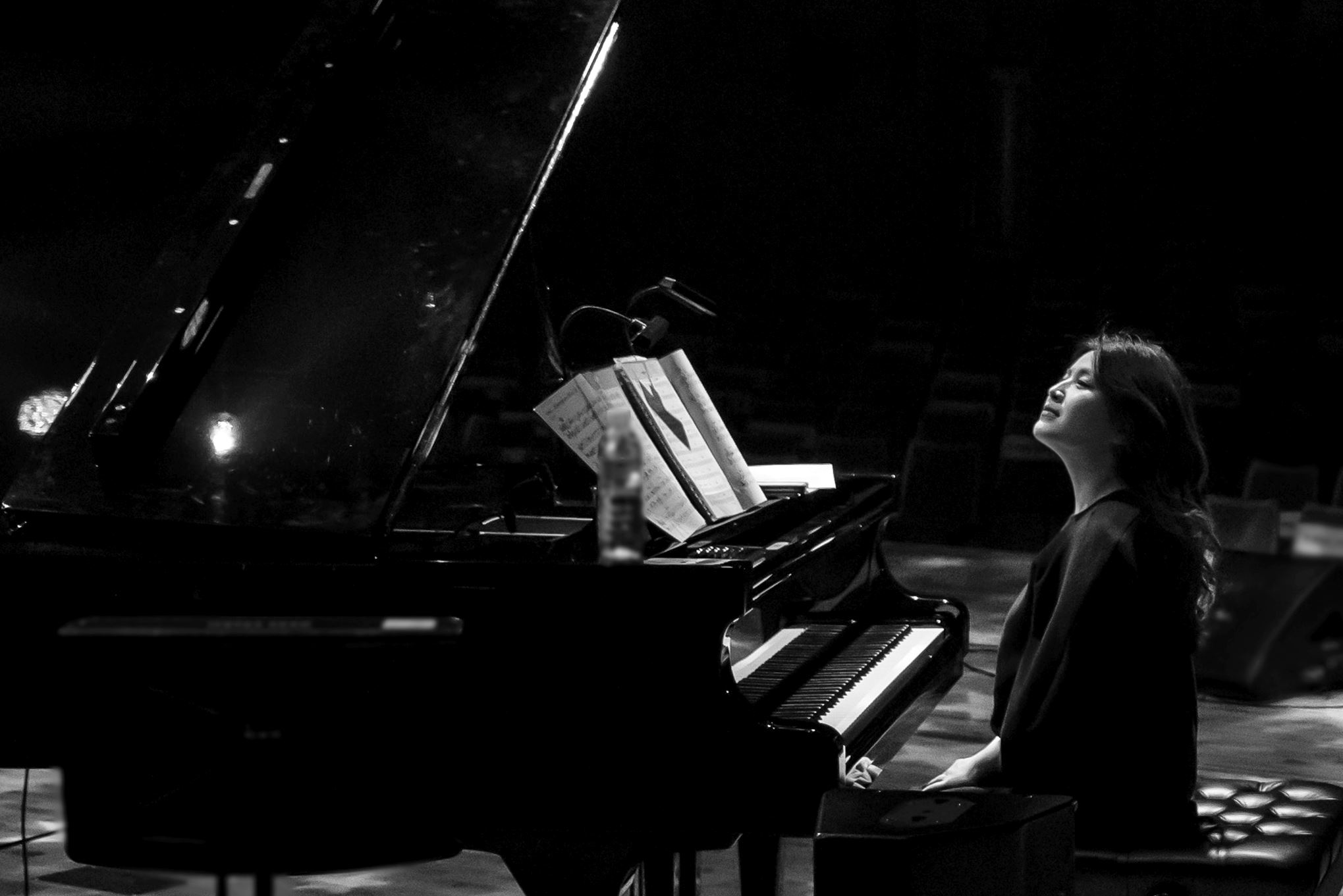 Jiyeun Lee at the piano — close-up